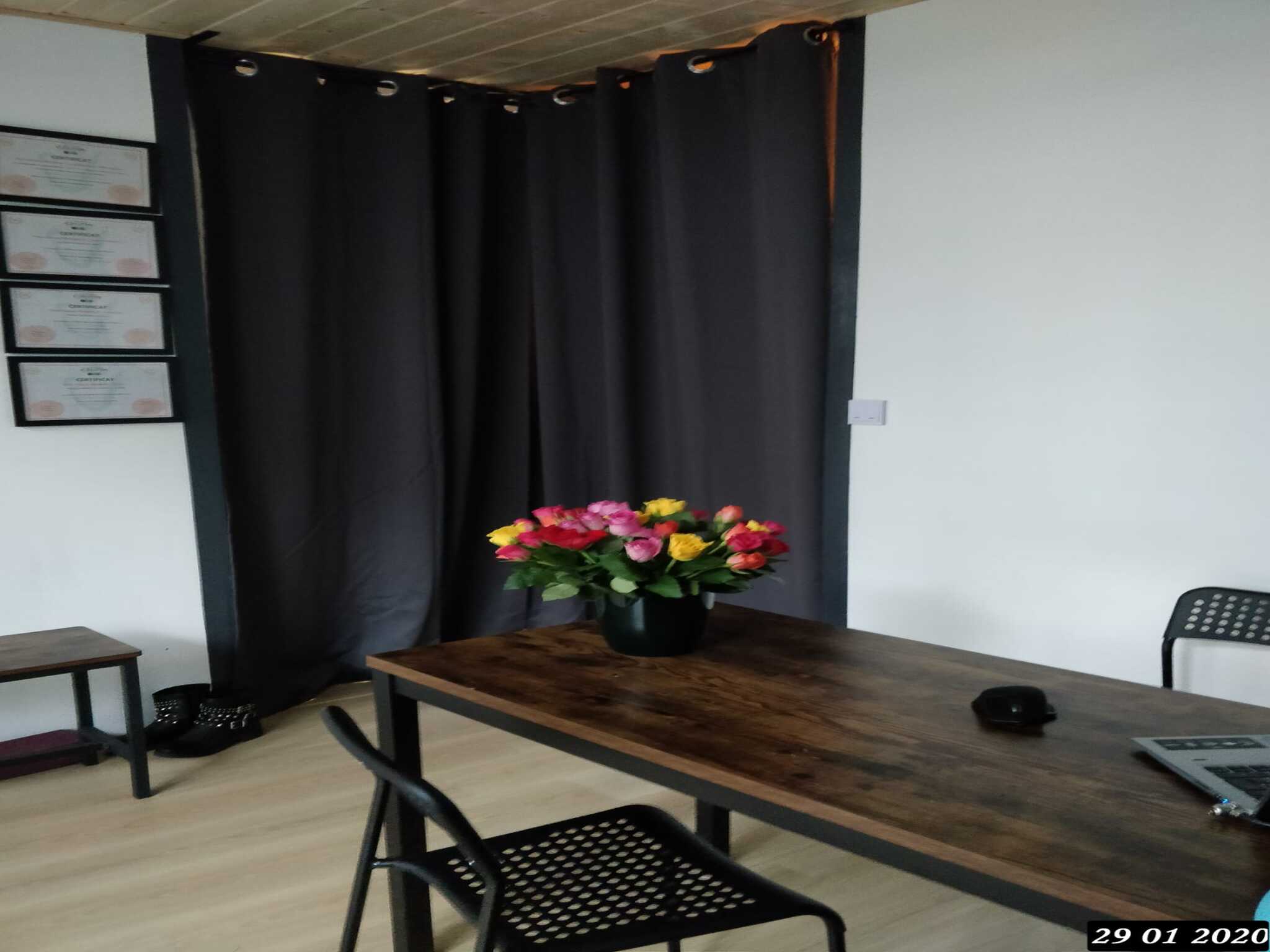 Salle de pole studio la milie cerceau et tissu aérien